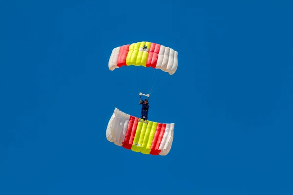 Parachutist of the PAPEA  at exhibition — Stock Photo, Image