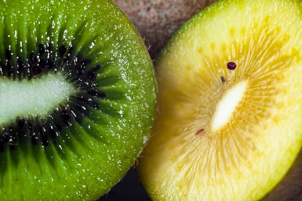 Cortar fruta kiwi —  Fotos de Stock