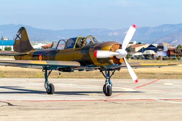 Airplane Yakovlev Yak-52 — Stock Photo, Image