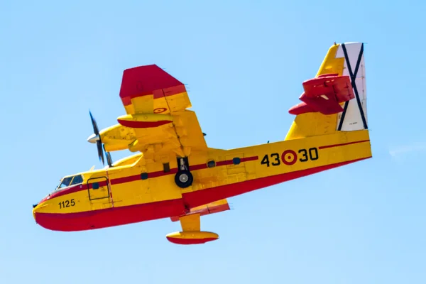 Deniz uçağı canadair cl-215 — Stok fotoğraf