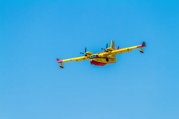 Wodnosamolot canadair cl-215 — Zdjęcie stockowe