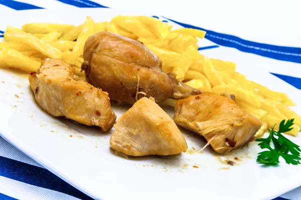 Frango frito e batatas — Fotografia de Stock