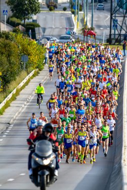 Sokakta tanımlanamayan koşucu