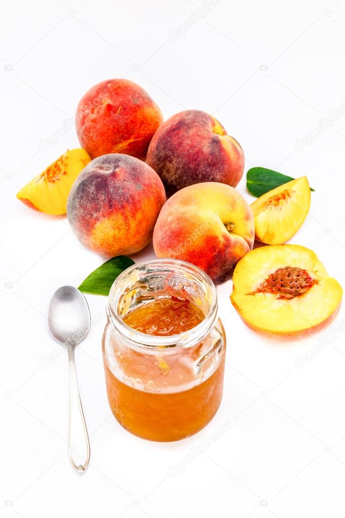 Fresh peaches with green leaves
