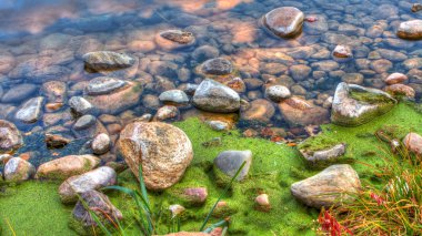 Nehir kenarı taş HDR