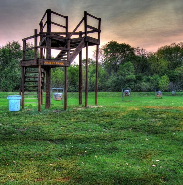 Campo de tiro con arco en un parque en alto rango dinámico —  Fotos de Stock