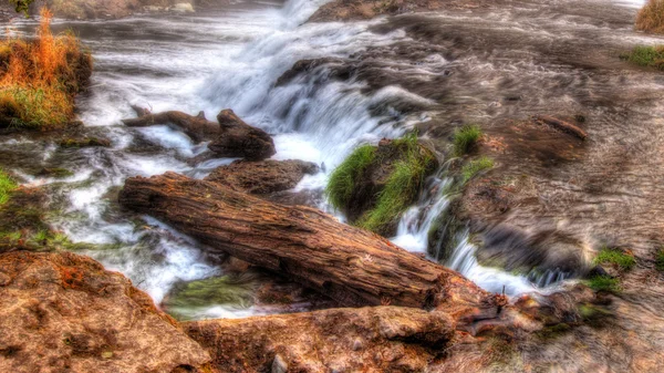 Kleurrijke schilderachtige waterval in hdr — Stockfoto