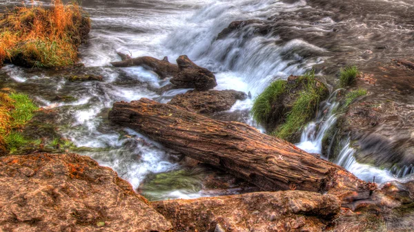 Colorida cascada escénica en HDR Fotos de stock libres de derechos