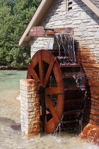 Vattenhjulet i rörelse — Stockfoto