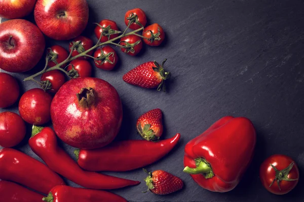 Красные лечебные овощи и фрукты — стоковое фото