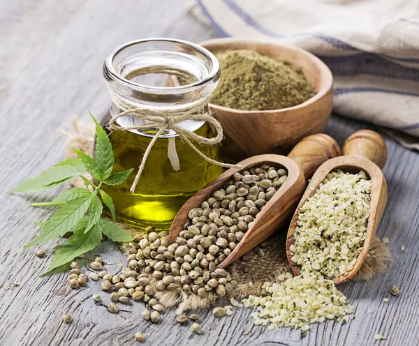 Hemp oil n a glass jar — Stock Photo, Image