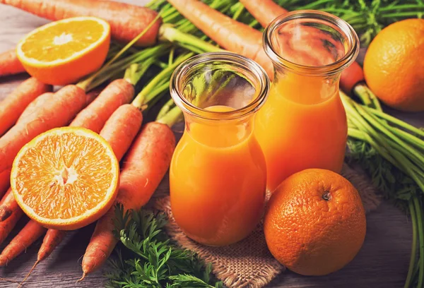 Karotten-Orangensaft — Stockfoto