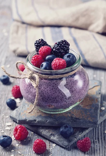 Pudim de açaí de sementes de chia — Fotografia de Stock