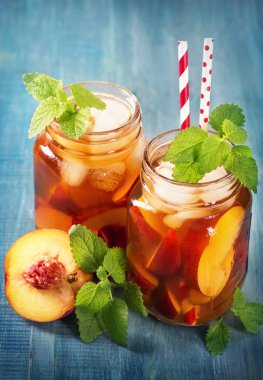 Şeftalili buzlu çay