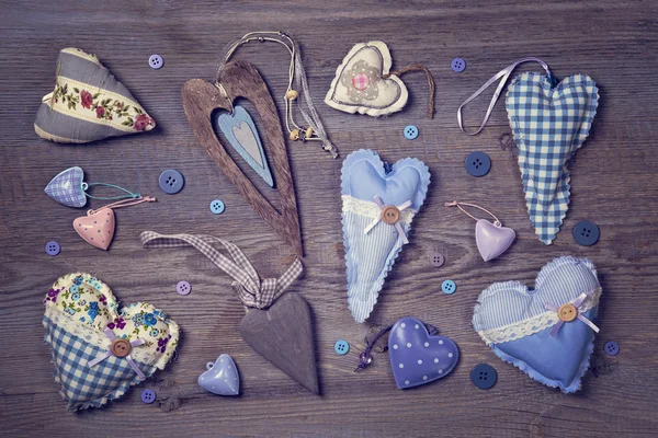 Lettere di legno amore e cuori — Foto Stock