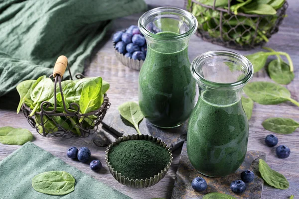 Zelené smoothie s spirulina — Stock fotografie