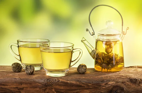 Chá florido em um bule de chá — Fotografia de Stock
