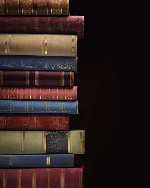 Pæl med gamle bøker – stockfoto