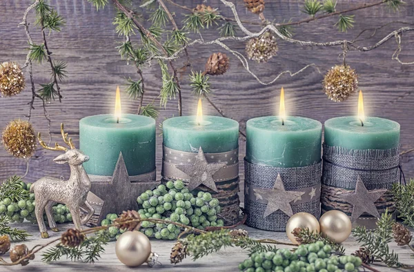 Τέσσερις πράσινο χριστουγεννιάτικο κερί — Φωτογραφία Αρχείου