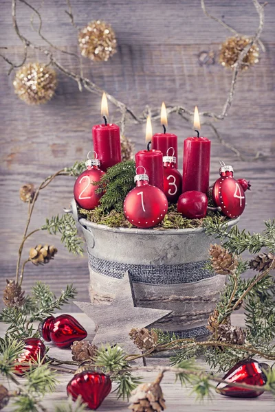 Quatre bougies rouges de Noël — Photo