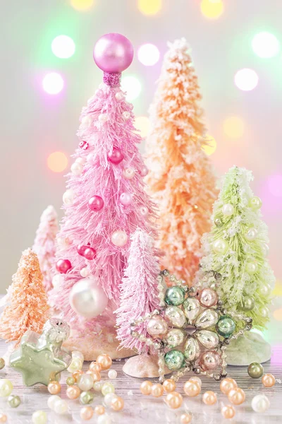 Pastel renkli Noel ağaçları — Stok fotoğraf