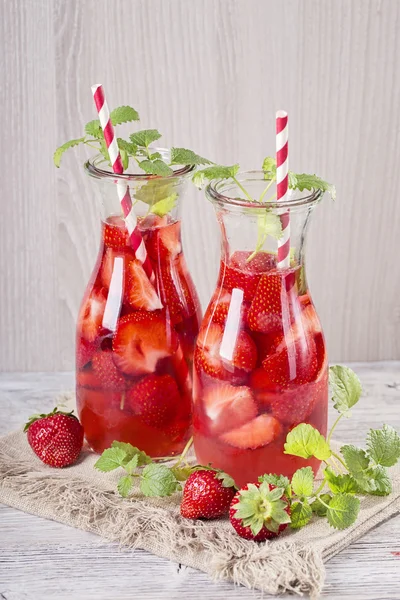 Çilekli yaz içeceği