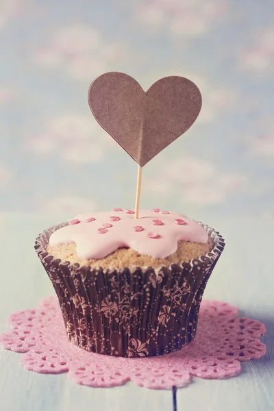 Cupcakes med hjärta cakepick — Stockfoto