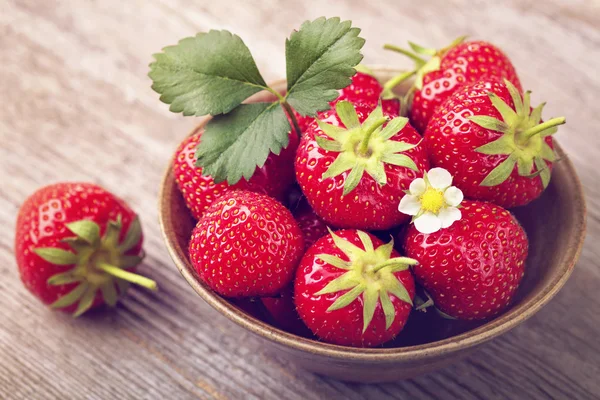 Red strawberries in bowl — Stock Photo, Image