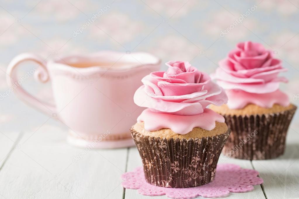 Cupcakes with sweet rose flowers