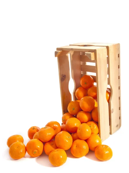 Caisse de mandarines fraîches — Photo