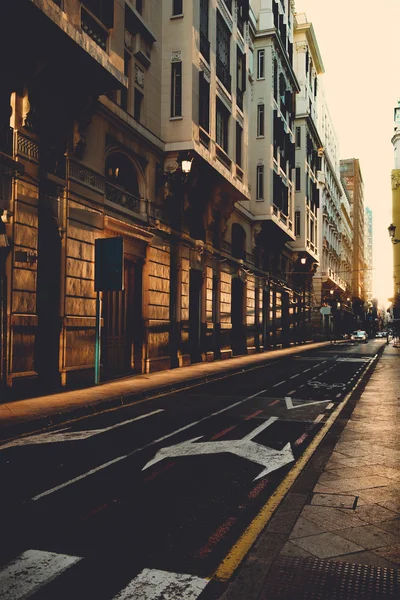 Camino vacío de una ciudad — Foto de Stock