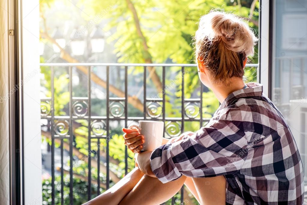 Young pretty woman drinking coffee