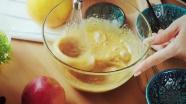 Baker Ev Yapımı Kek Hamuru Pişiriyor.