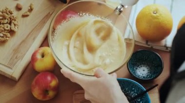 Baker Ev Yapımı Kek Hamuru Pişiriyor.