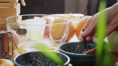 Baker Ev Yapımı Kek Hamuru Pişiriyor.