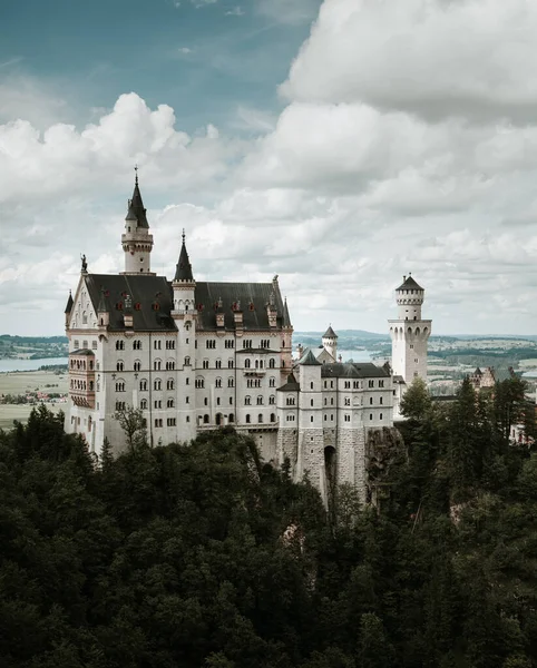 Schloss Neuschwanstein Den Bayerischen Alpen Deutschland lizenzfreie Stockfotos