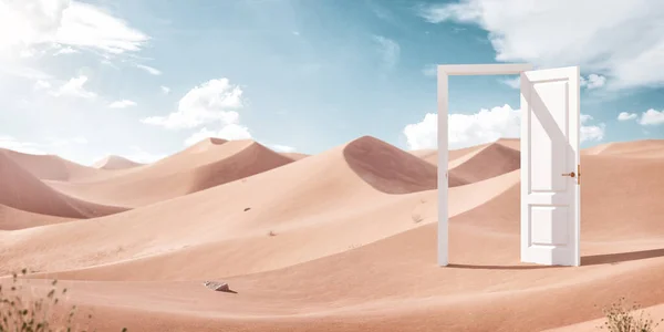 Необычная Концепция Дизайна Сюрреалистичная Иллюстрация Открытой Белой Двери Середине Пустыни — стоковое фото