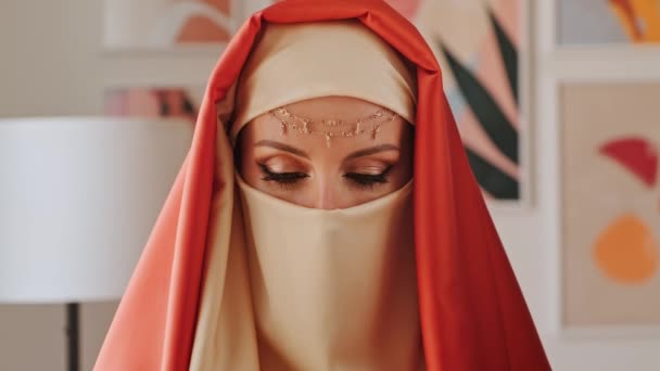 Close Up Portrait Of Beauty Young Muslim Woman In Hijab — Stock Video