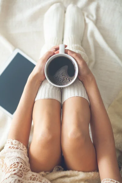 Mujer en la cama — Foto de Stock