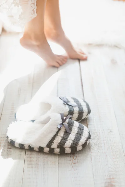 Frau auf dem Bett — Stockfoto