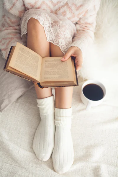 Woman on the bed — Stock Photo, Image