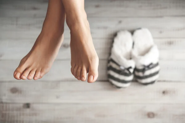 Frau auf dem Bett — Stockfoto