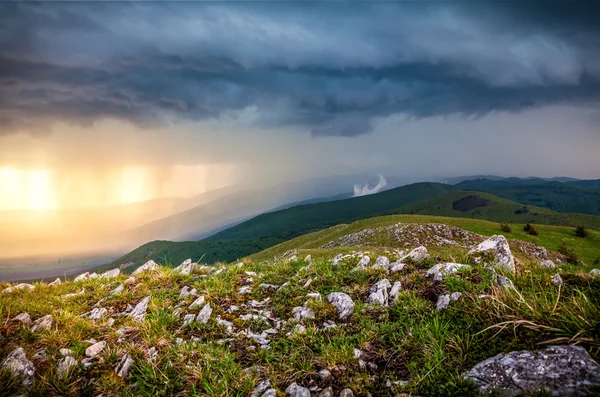 Déšť v horách — Stock fotografie