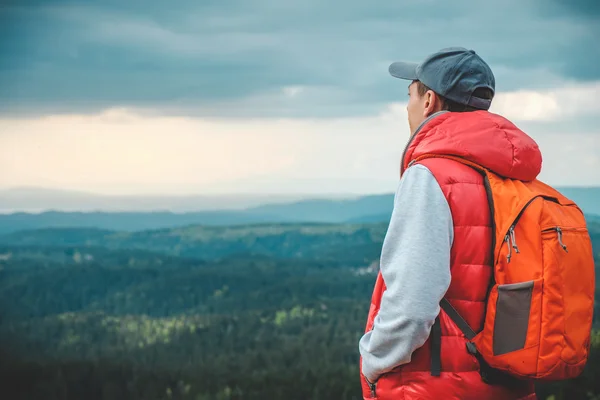 Man på ett berg — Stockfoto