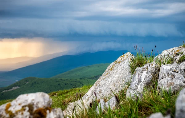 Déšť v horách — Stock fotografie