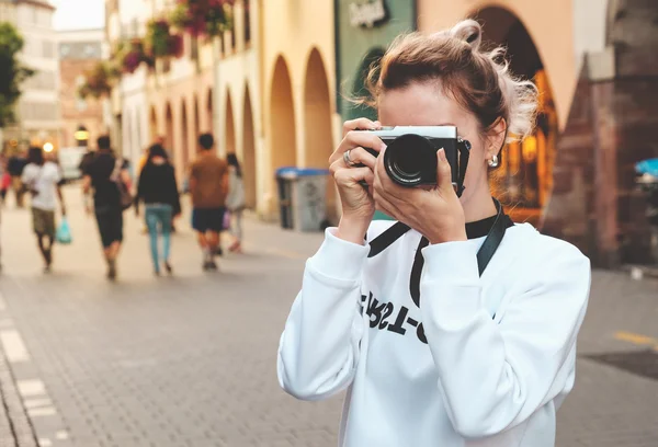 Ung kvinna — Stockfoto