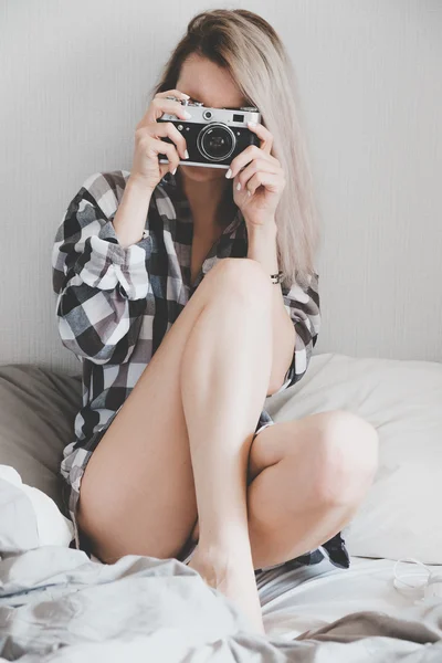 Woman on the bed — Stock Photo, Image