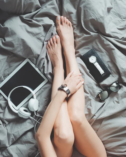 Mujer en la cama — Foto de Stock