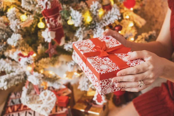 Young pretty woman holds gift box in her hands — Stock Photo, Image