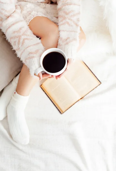 Woman on the bed — Stock Photo, Image